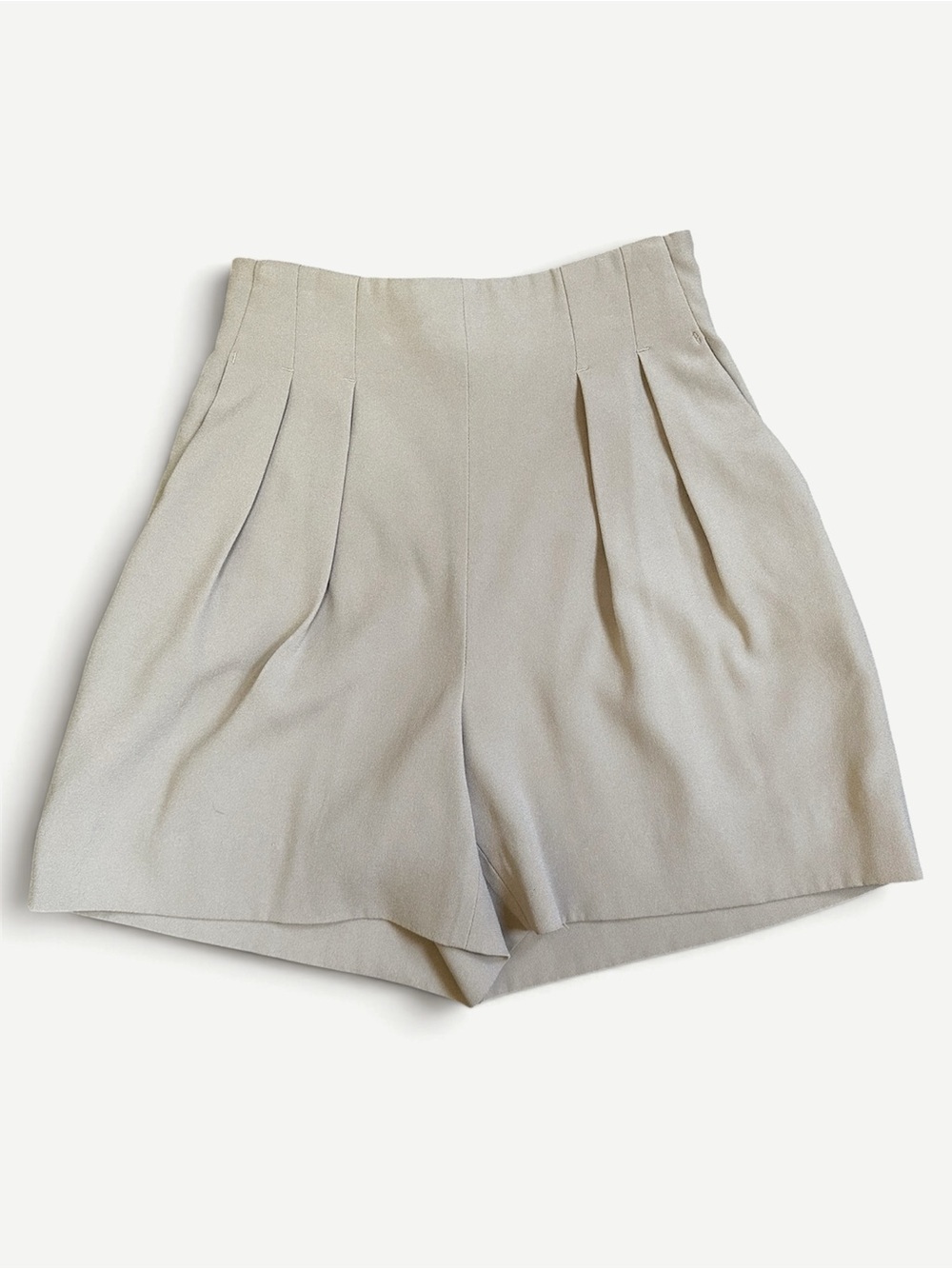 Aritzia Babaton High-Waist Pleated Women's Shorts - Light Beige